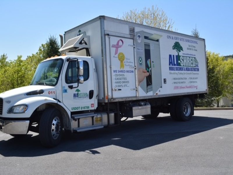 2013 Freightliner 4400 w/ MDX Shredder (Shred-Tech)