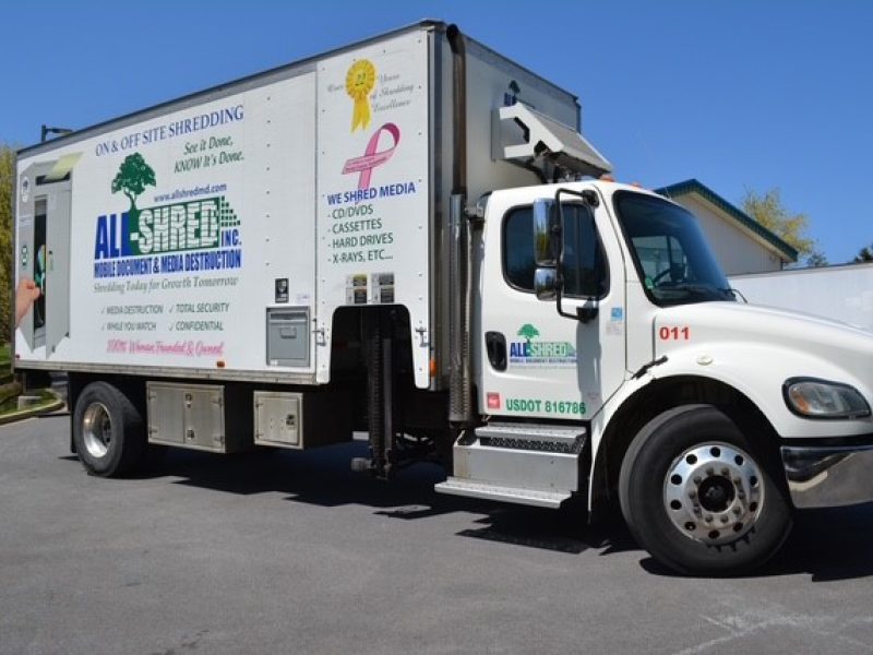 2013 Freightliner 4400 w/ MDX Shredder (Shred-Tech)
